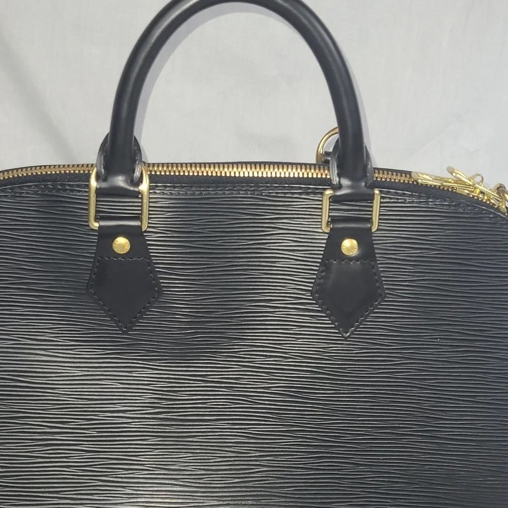 Louis Vuitton Alma Epi Noir BLACK Handbag Purse Leather With Cowhide Trim EUC